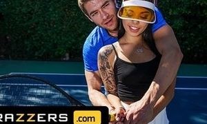 Brazzers - Gina Valentina Gets A Muscle Sprain & Xander Corvus Quiets Her Ache With His Giant Lollipop
