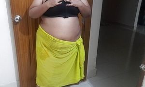 Indian hot girl has sex with boyfriend on video call