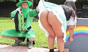Leprechaun With Big Dick Pounds Curvy Latin - Mama Cita And Rose Monroe