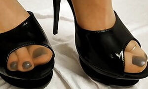 WIFES NYLONS FEET AND  HIGH HEELS