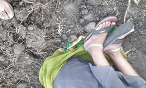 Desi Indiska Vacra Bhabhi Ka Bild Ke Khet Mein Tahar Nahi Hai Aur &Ouml;ppen Djungel Mein Apni Chutme Finger Sexig Film Skicka