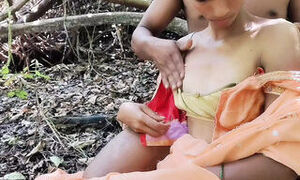 An Indian hottest girl Oliva range hot sex with her Boss in jungle