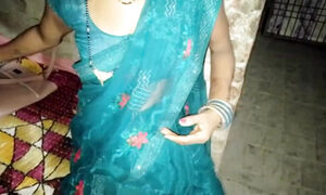 indian bhabhi romance video in saree