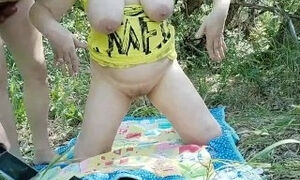 Meeting a mature milf and her hairy pussy in a city park (Camera 1, nothing cut, no staging)