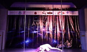 sexy daria reschik pole dance