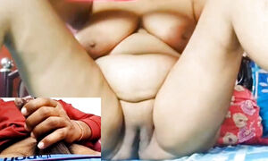 Hot Indian Sexy Desi Bhabhi Aunty Ki Chudai, Video Call Per Office Boss Ka Lumba Desi Lund Dekh Kar Apni Chut Ki Pyas Bhujai.