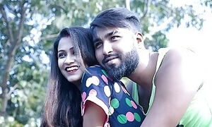 Pati ke chhote bhai apne hi nai nawalee bhabhi ko impress karke chodne ka maja luta jab ghar pe bhaiya nahi tha