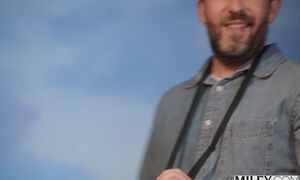 Couple photoshoot turns into porn filming with Daisy Fuentes