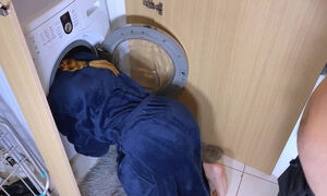 My foolish girlfriend gets stuck in a washing machine and I never miss my chance