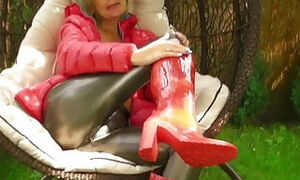 Outdoors in Camel toe Leggins and down jacket