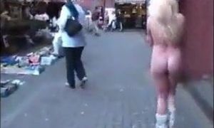 UK nude walk with Lindsey