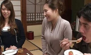 JAPANESE SEXY GIRL SPREADS LEGS FOR A FUCK CREAMPIE