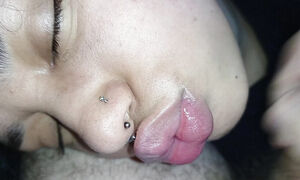 EATING CREAMPIE THAT'S WHAT SHE LOVES, JERKING COCK UNTIL CREAMPIE SPURTS IN HER MOUTH
