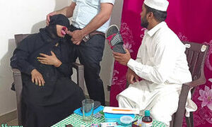 Muslim women fucked by the doctor in front of her husband because she could not get pregnant (Threesome Sex)