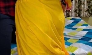 Yellow saree blouse petticoat maza aa gaya komal mam