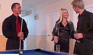 Watch Elegant Nikki Suns Video