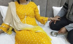 Indian Desi dost ki maa ke sath chudai mazaa lete hoye uski gori chut main ungli dal ke uske chuche chuss dale foreplay roleplay in hindi