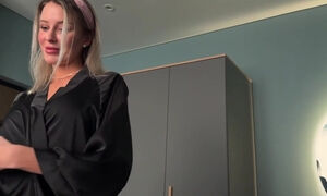 My booty Russian stepmom grants me with my very first sexual experience