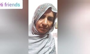 Hot pakistani mom fingering in bathroom - Desi Mom Beautifull sexy