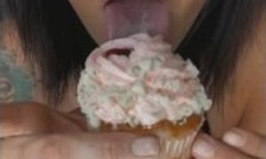 Cupkake fucks a cupcake
