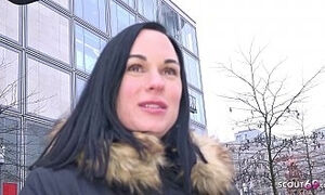GERMAN SCOUT - SCHWEIZER MILF LENA BEI ECHTEN STRASSEN CASTING IN BERLIN VERSAUT GEFICKT