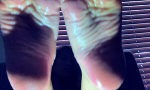 Pregnant Latina Footjob