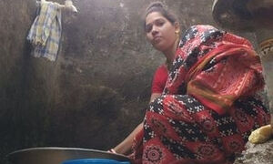 Desi indian bihari wife having bath and saree remove boob show in birth room