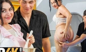 MOMMY4K. Shaving mature pussy ended up as hot bathroom fuck