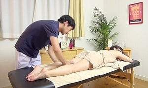 The Unscrupulous Masseurs Rough Treatment Of Raw Sex! He Removes The Condom And Cums Inside The Busty Married Woman 2