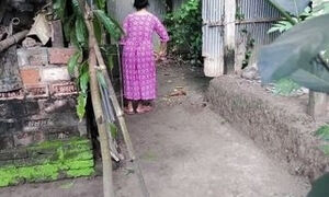 I see my aunty cleaning the yard, I hugged her and started fucking
