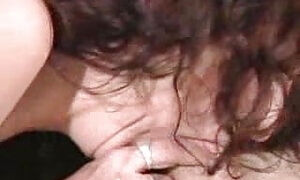 Lucky midget cuckolding with mature brunette
