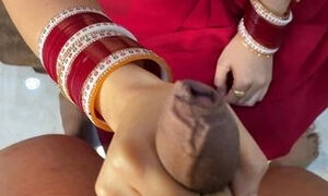 Newly Married Bhabhi Ki Choli Ko kiya Aazad .