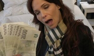 Czech Streets - American Super MILF