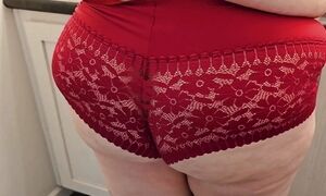 Big Butt Pawg Milf Inspecting and Enjoying Her New Home