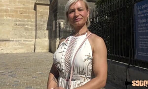 Short haired and curvy French cougar Kim wants to have some fun in her ass