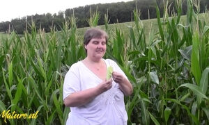 Gorgeous BBW MILF erotic outdoor solo
