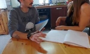 'Studentessa si fa scopare dal prof a patto di essere inondata. Parte 1 (dialoghi in italiano)'