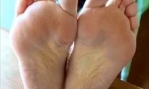 MY MOMYS HOT MILF FEET AND SOLES
