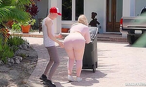 Parkouring Her Pussy