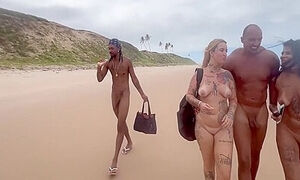 Fui Com Minha Amiga Da A Bucetinha Em Uma Praia De Nudismo Para Os Pirocudos 12 Min
